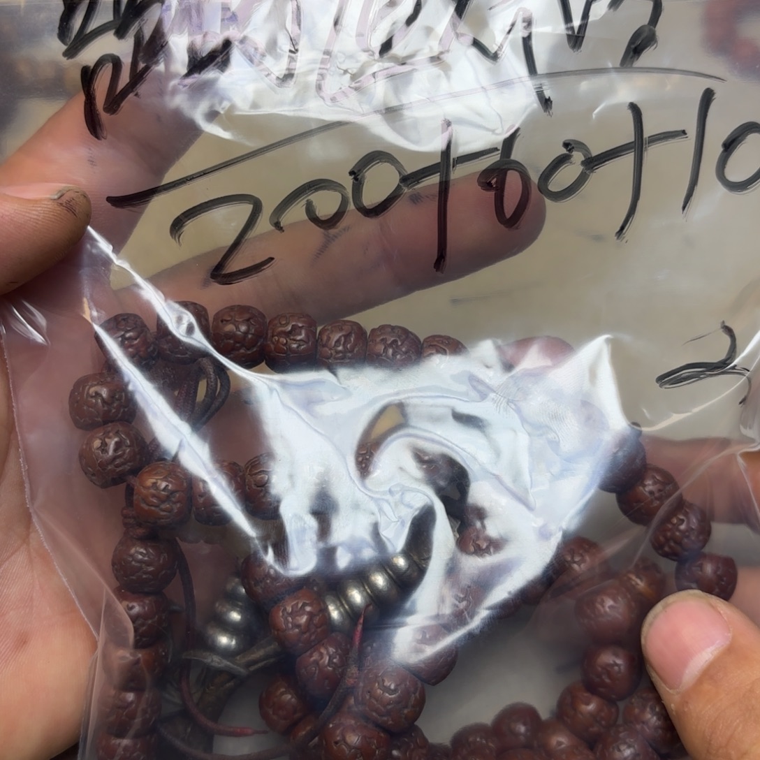 哥***懂泥塑藏地金刚菩提念珠