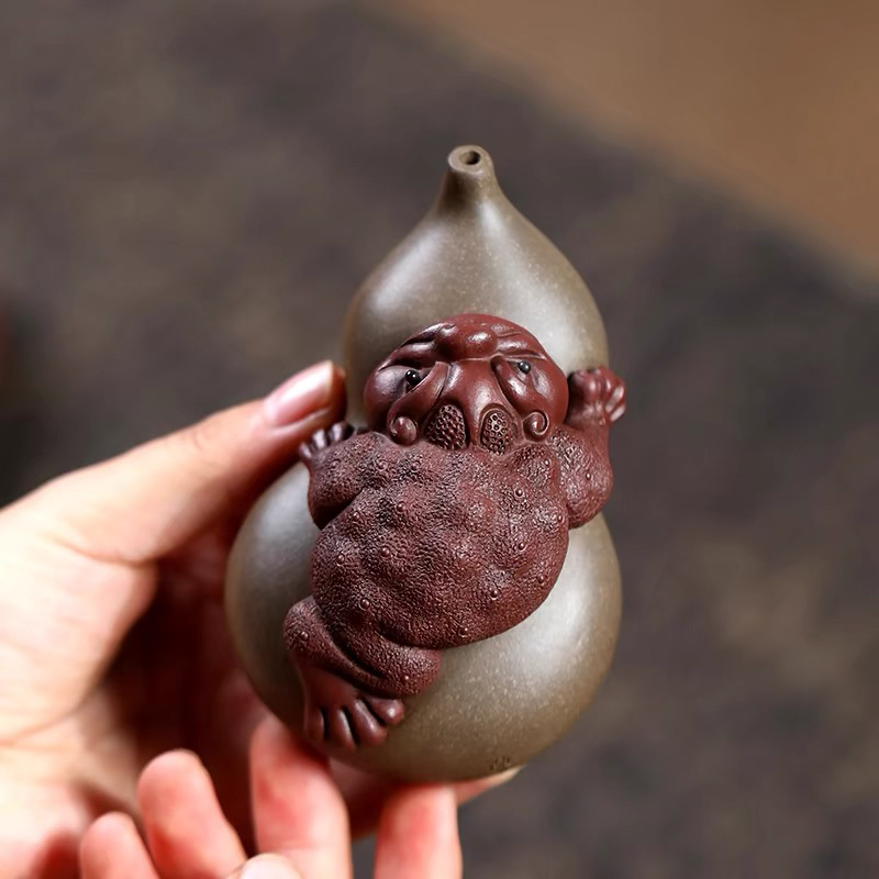 高档招财进宝福禄蟾紫砂，名家陈洪军作品，长11宽5高4