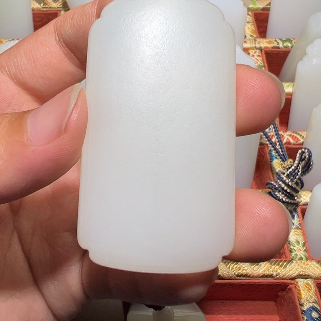 和田玉未镶嵌挂件行***上