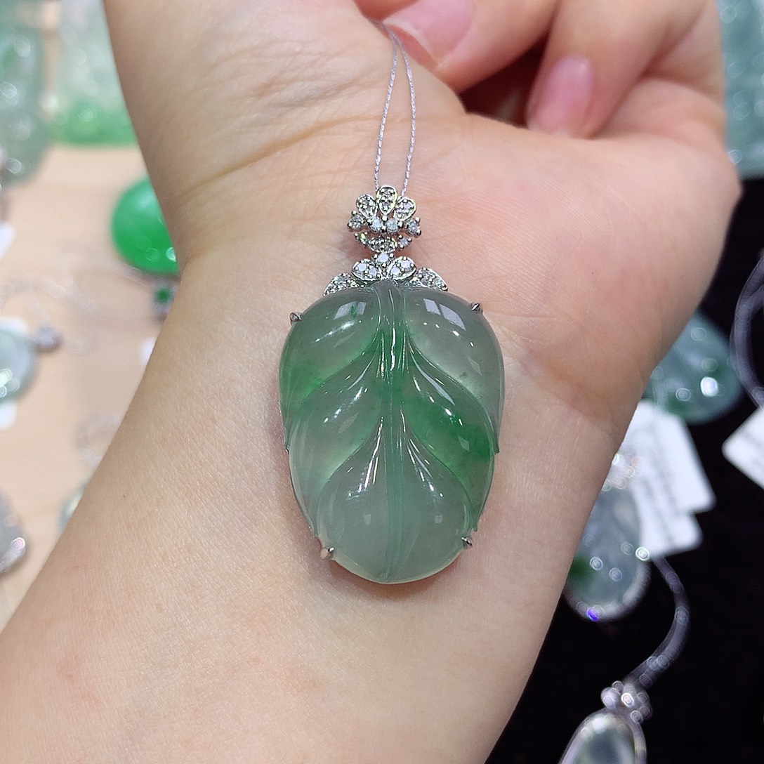 翡翠18K金镶嵌颈饰宝*叶子