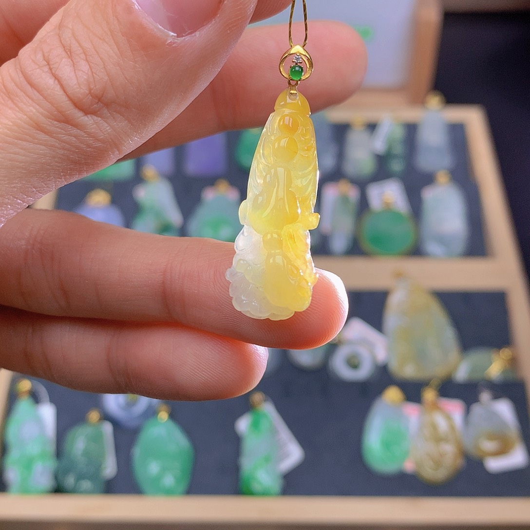 翡翠颈饰18K金镶嵌翡翠