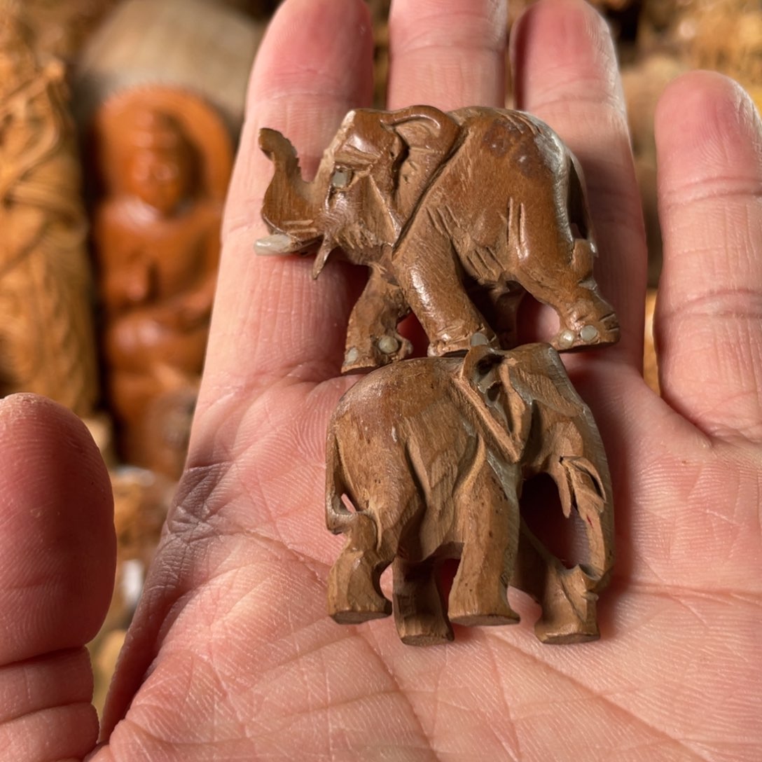 檀香木把件老山檀香精品黑肉大象