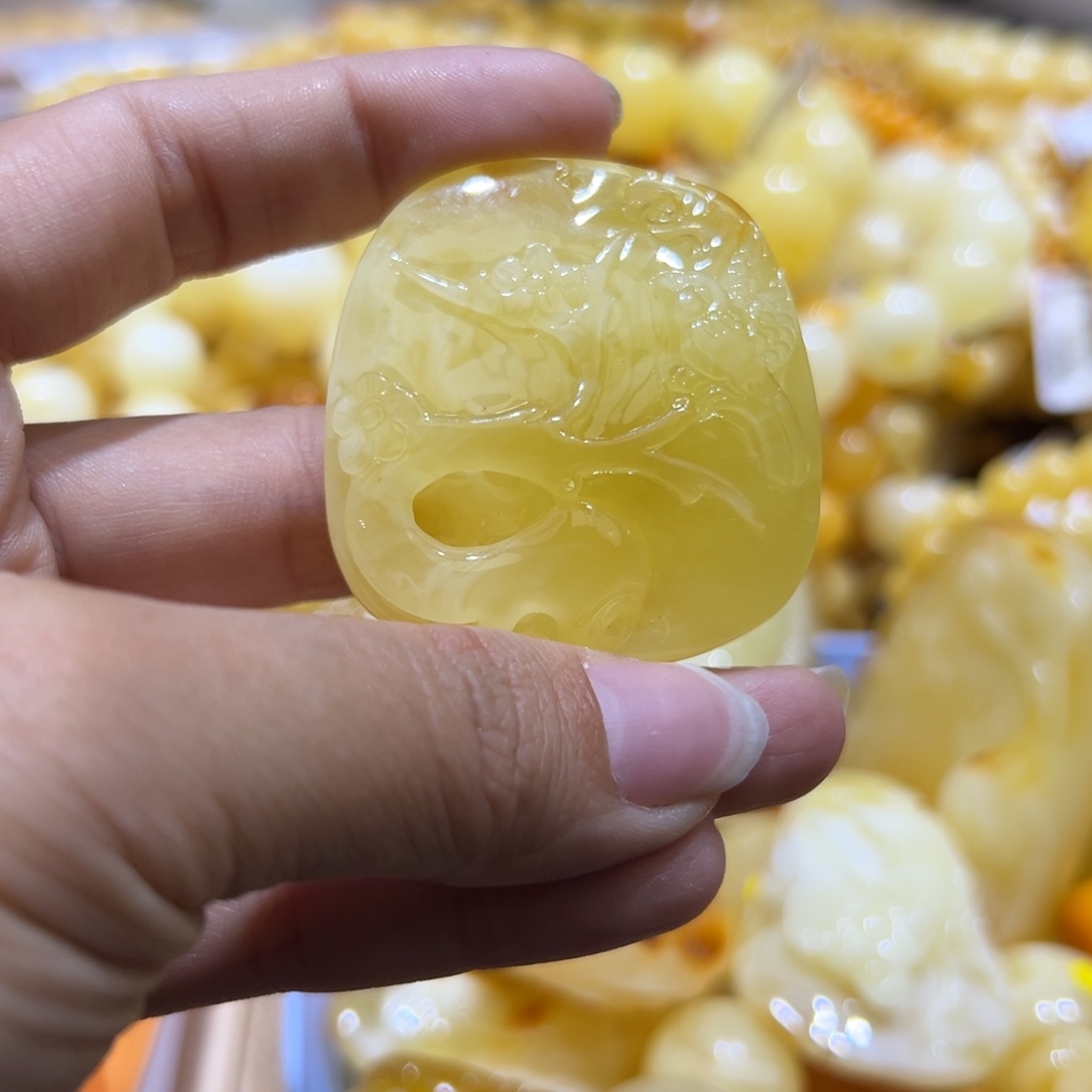 琥珀珠宝奇石未镶嵌