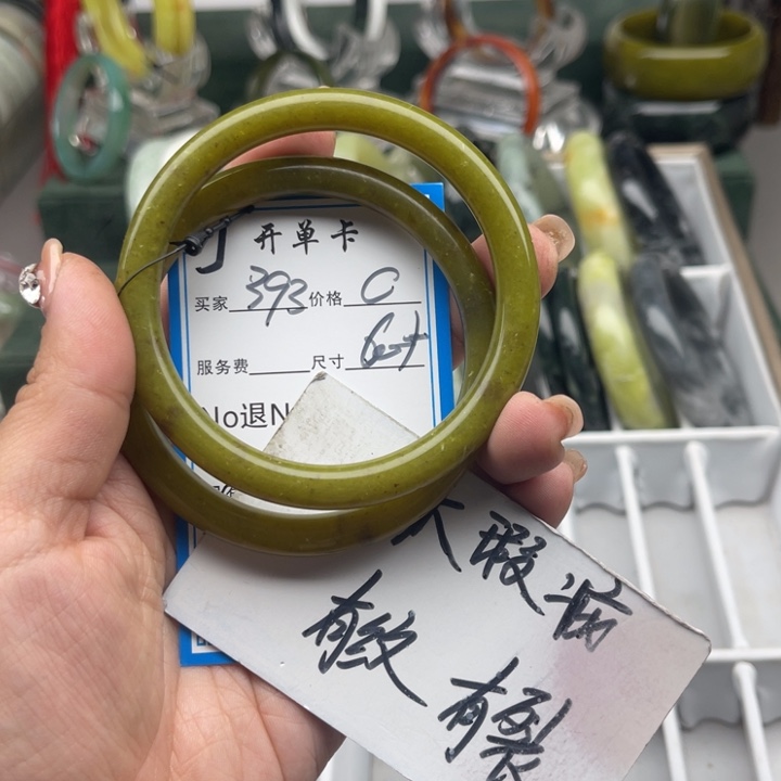 蛇纹石玉未镶嵌手镯