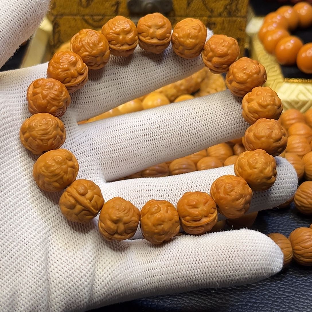 猴头核桃手串猴头精雕蟾王15mm