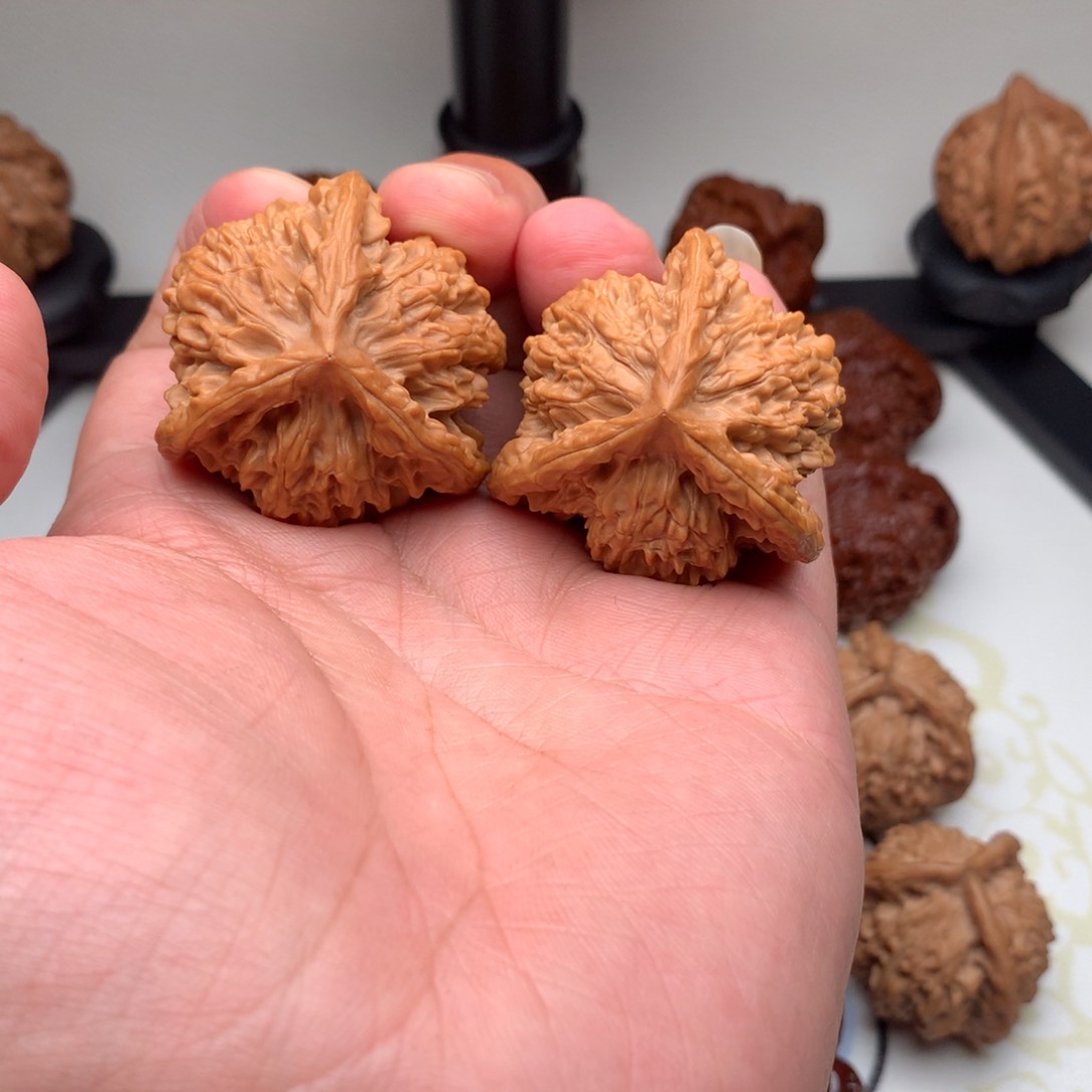 文玩核桃把件霞云岭42.5