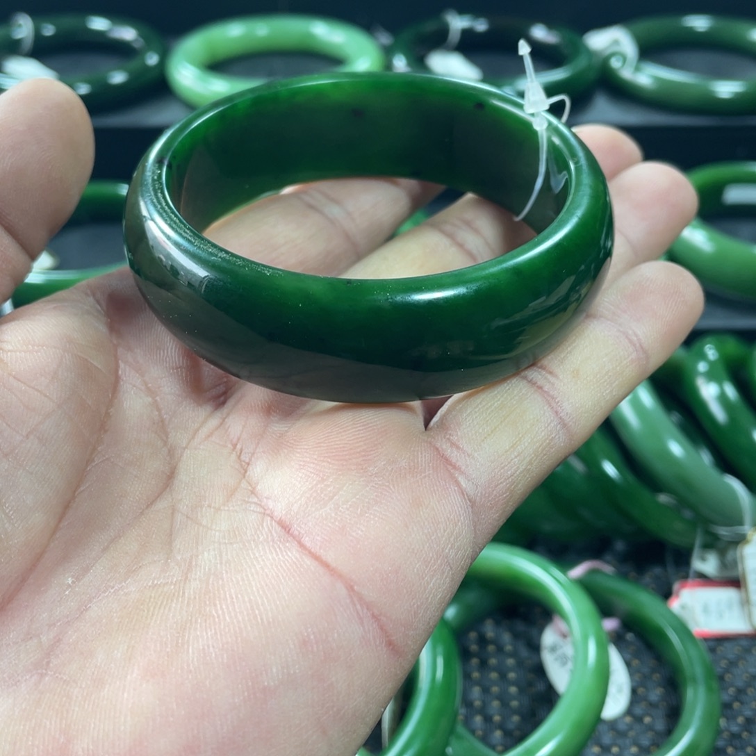 和田玉（碧玉）未镶嵌手镯