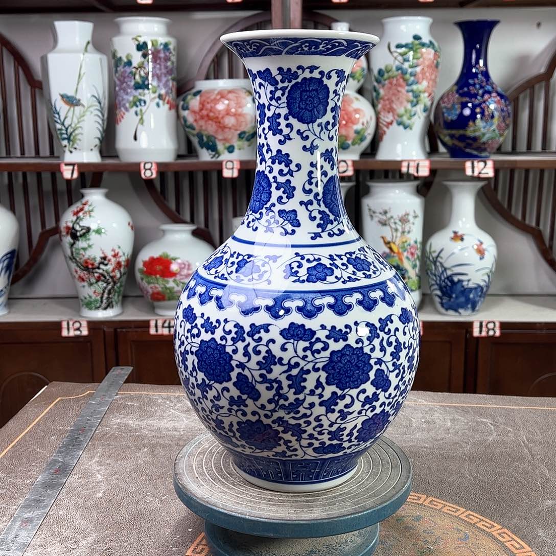 陶摆件景德镇陶瓷缠枝