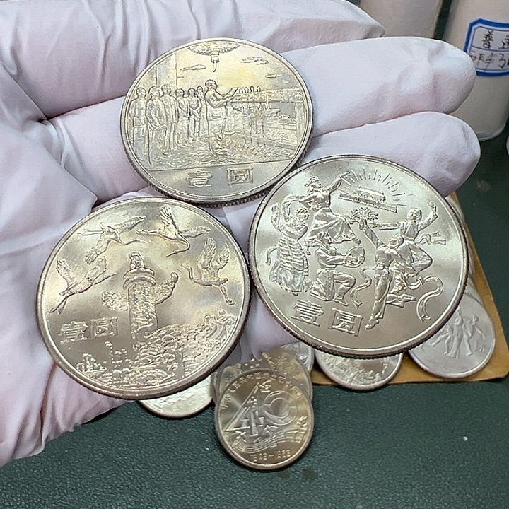 其他普通金属建国35周年纪念一套装