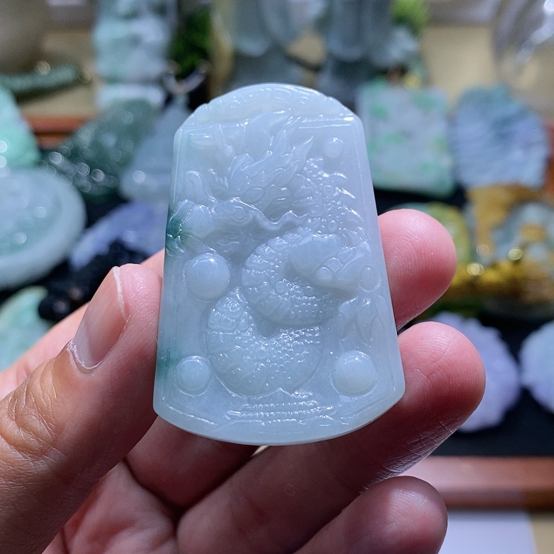 【闪购商品】翡翠颈饰未镶嵌龙牌