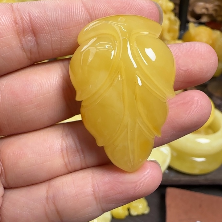 蜜蜡未镶嵌珠宝奇石