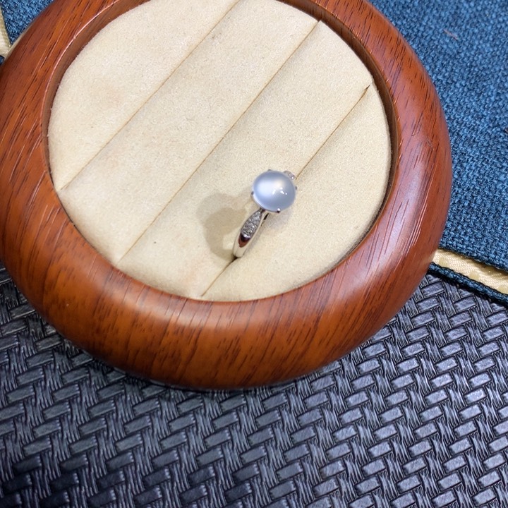 【闪购商品】颈饰18K金镶嵌翡翠