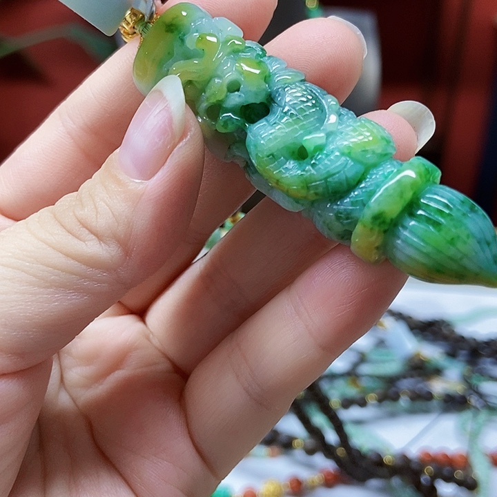 翡翠未镶嵌颈饰吊坠