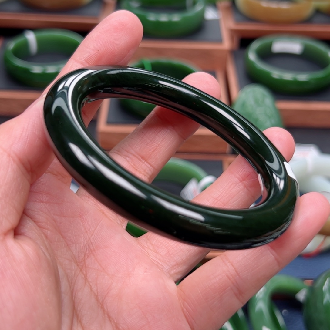 未镶嵌手镯和田玉（碧玉）