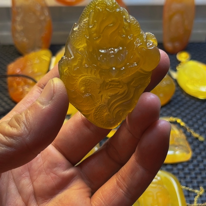 浅***沫石英质玉吊坠未镶嵌