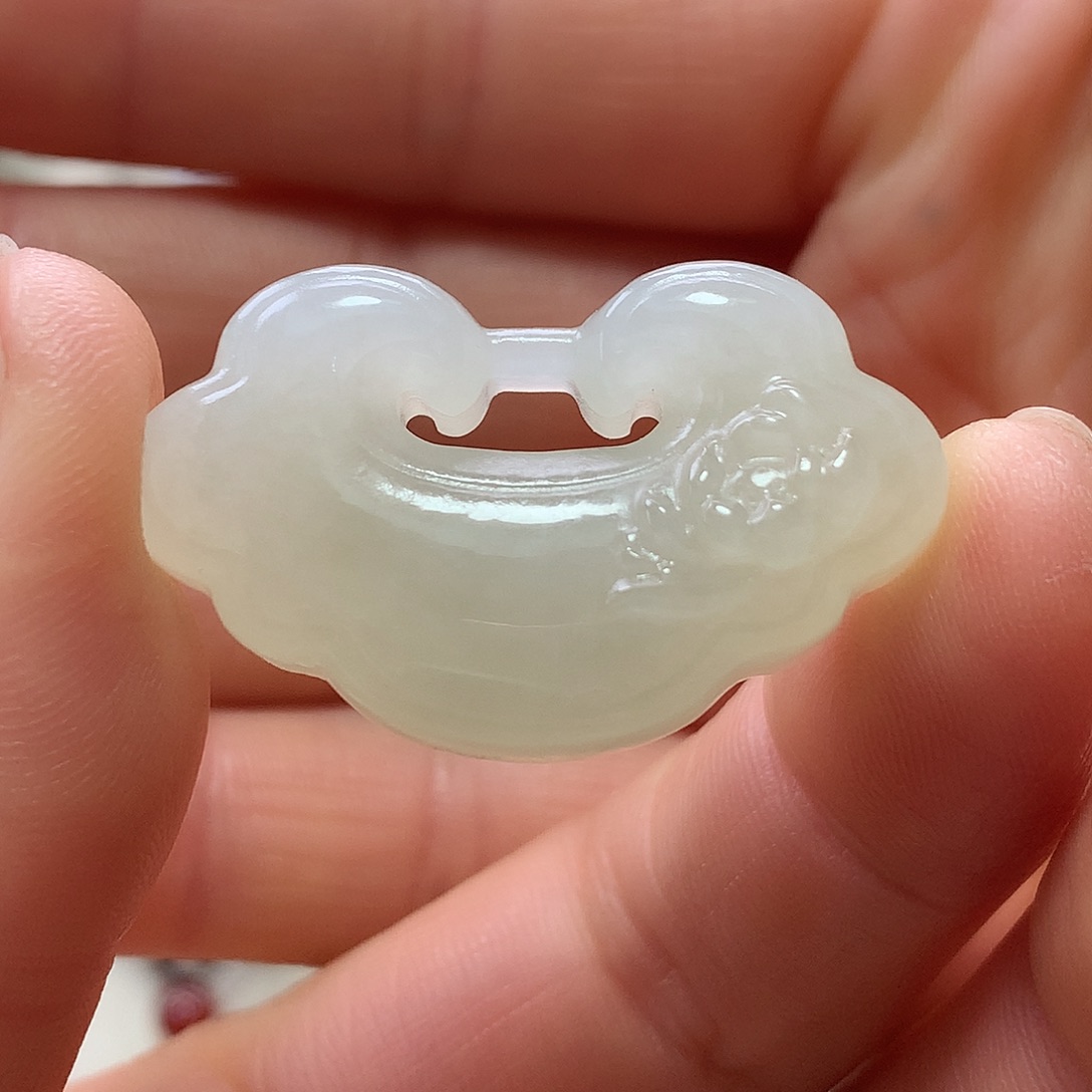 芝***倦和田玉未镶嵌颈饰