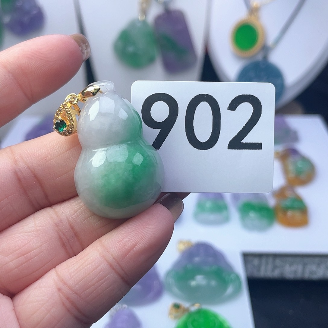 翡翠吊坠(赠链)未镶嵌