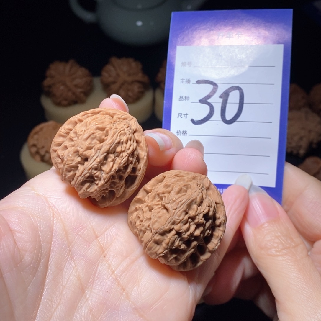 文玩核桃把件白狮子练手对 34左右 新疆西藏不发货