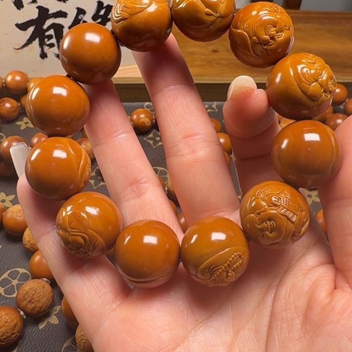 爱***玩橄榄核吊坠1.8➕弥勒