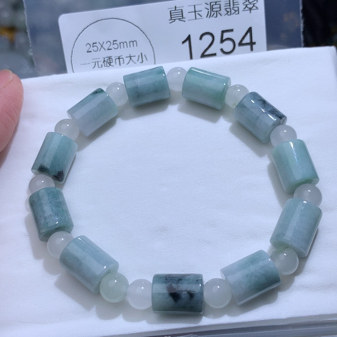 翡翠未镶嵌颈饰1254。