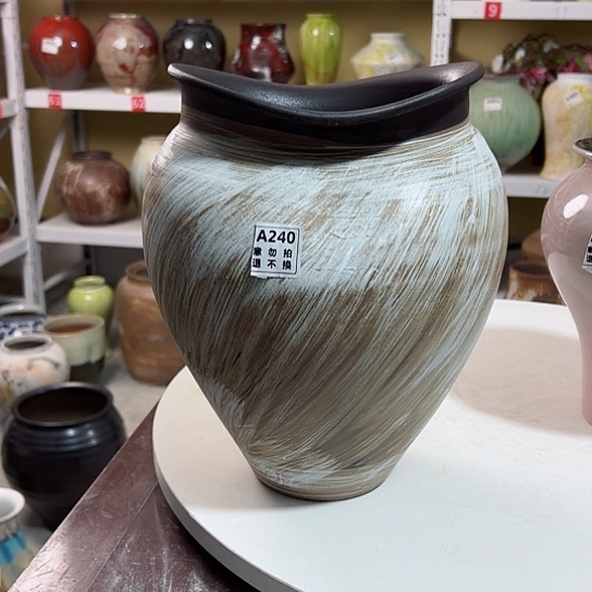 瓶高30口17口14。陶瓷花瓶摆件。240