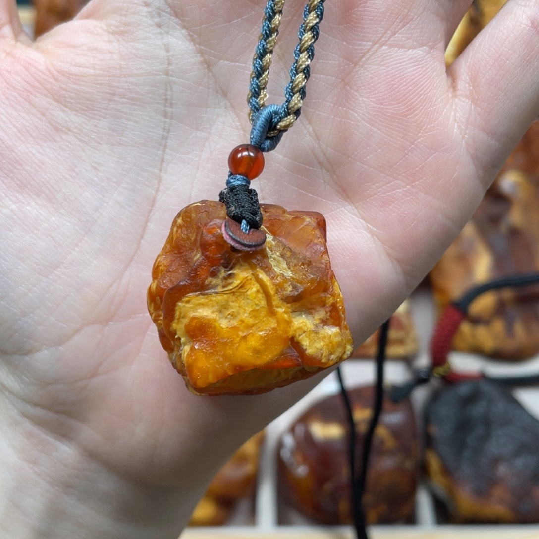 琥珀珠宝奇石未镶嵌