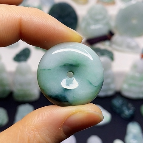 翡翠颈饰未镶嵌吊坠