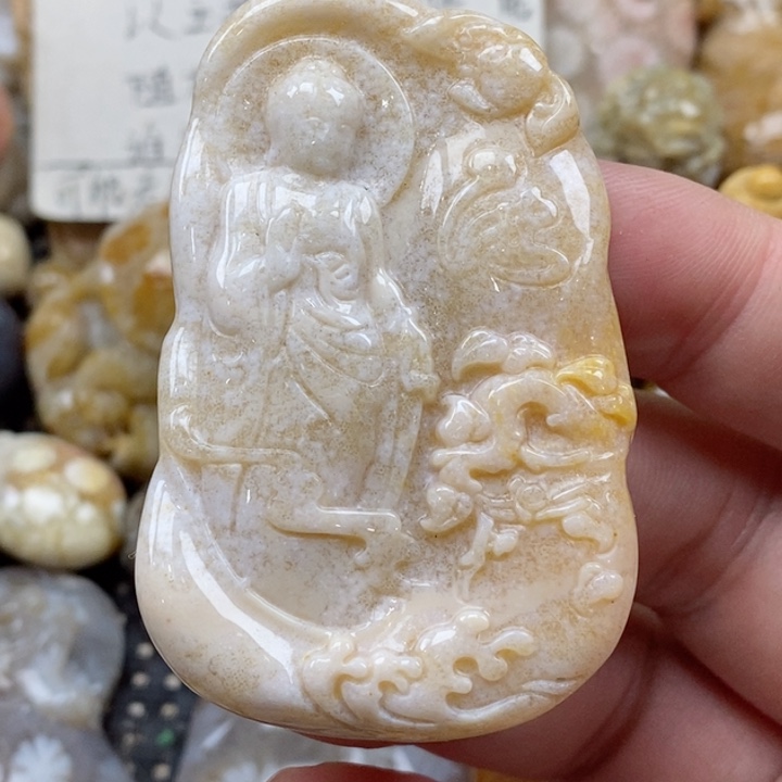 颈饰未镶嵌硅化珊瑚（珊瑚玉）