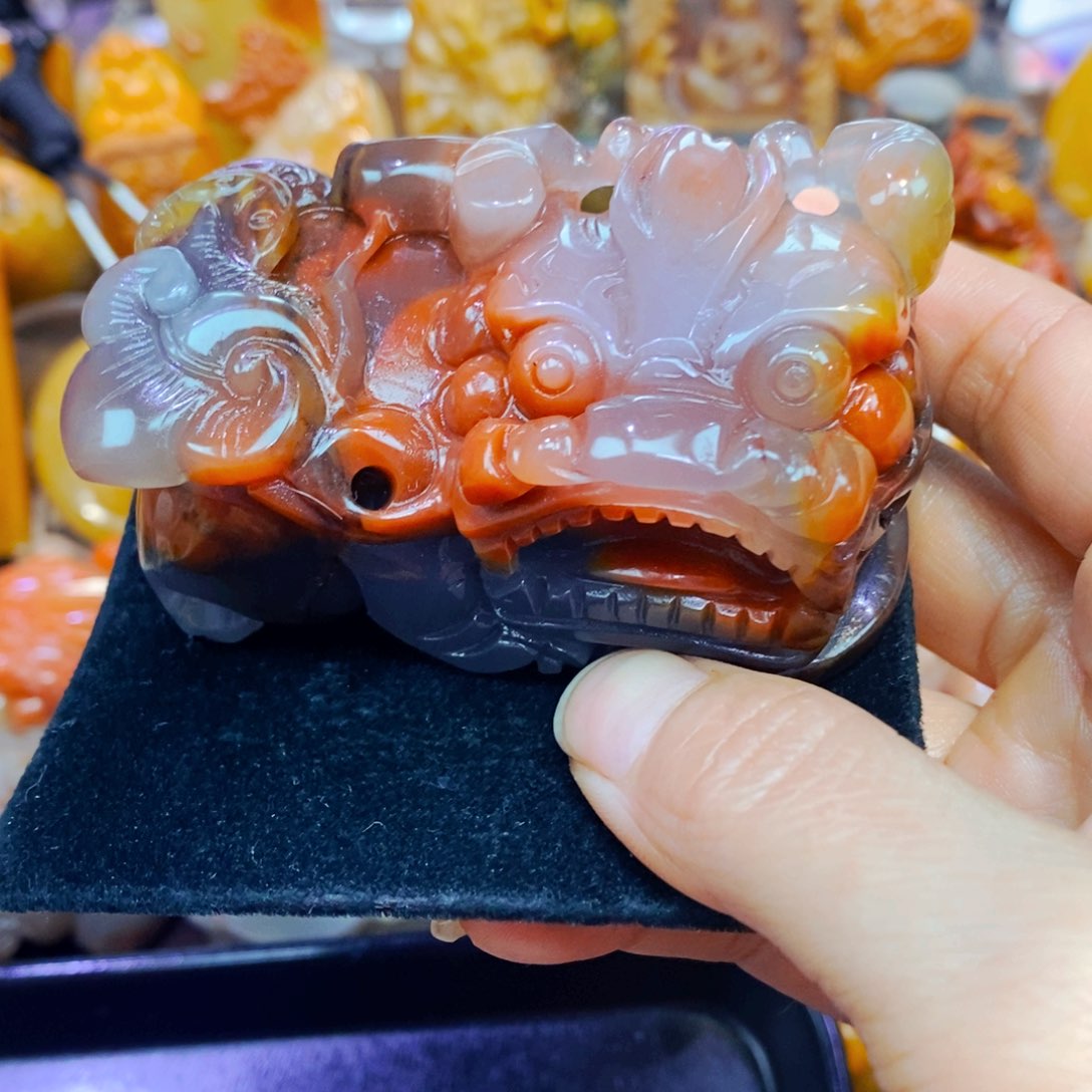 未镶嵌石英质玉（黄龙玉）颈饰