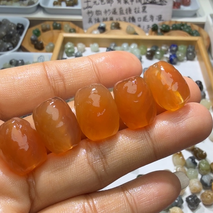 栀***子和田玉未镶嵌珠宝奇石