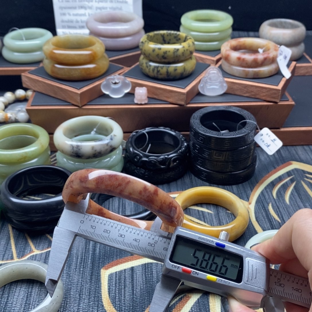 石英质玉未镶嵌手镯