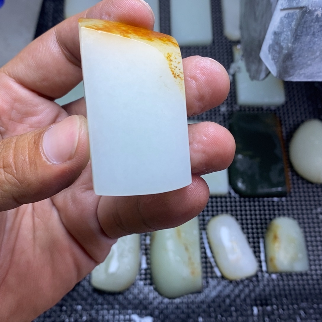 用***户未镶嵌牌定制和田玉