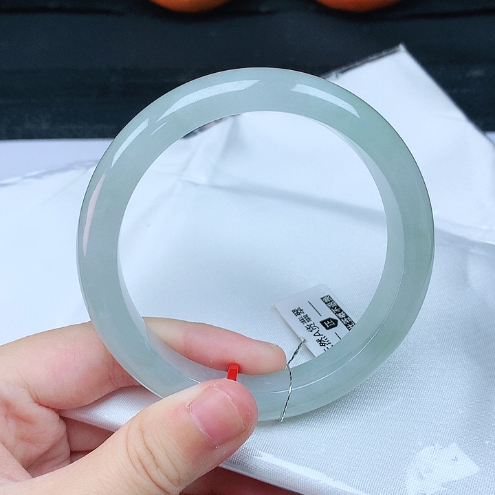 翡翠手镯未镶嵌56圈