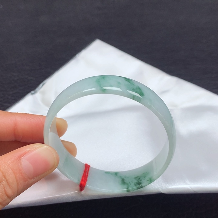 翡翠手镯未镶嵌53圈