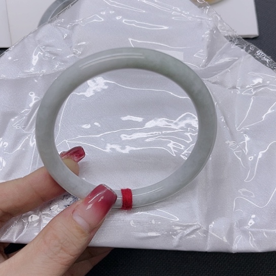 翡翠手镯未镶嵌A货