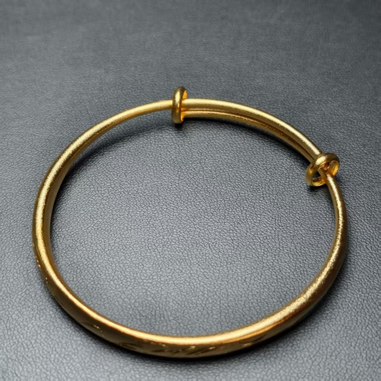 《百世璀璨》轻奢时尚气质百搭手镯aj73120