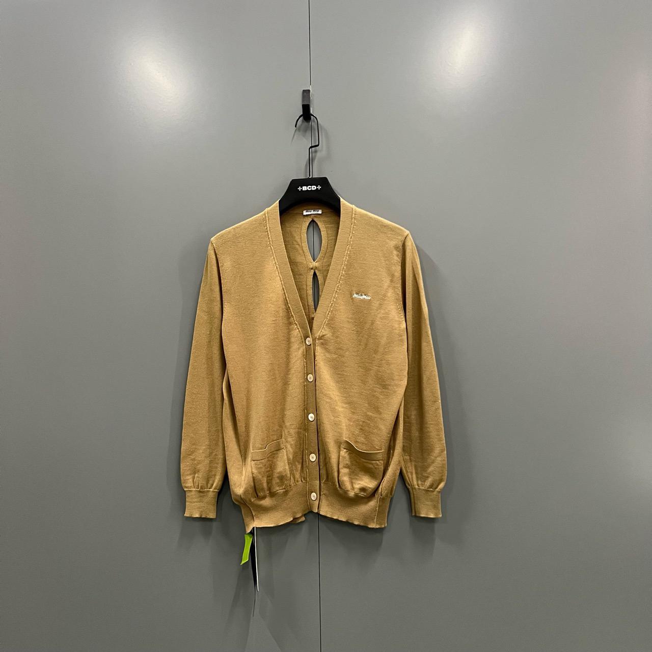 95新 MIU MIU/缪缪 （zd）卡其色刺绣针织开衫 38码/jc607600