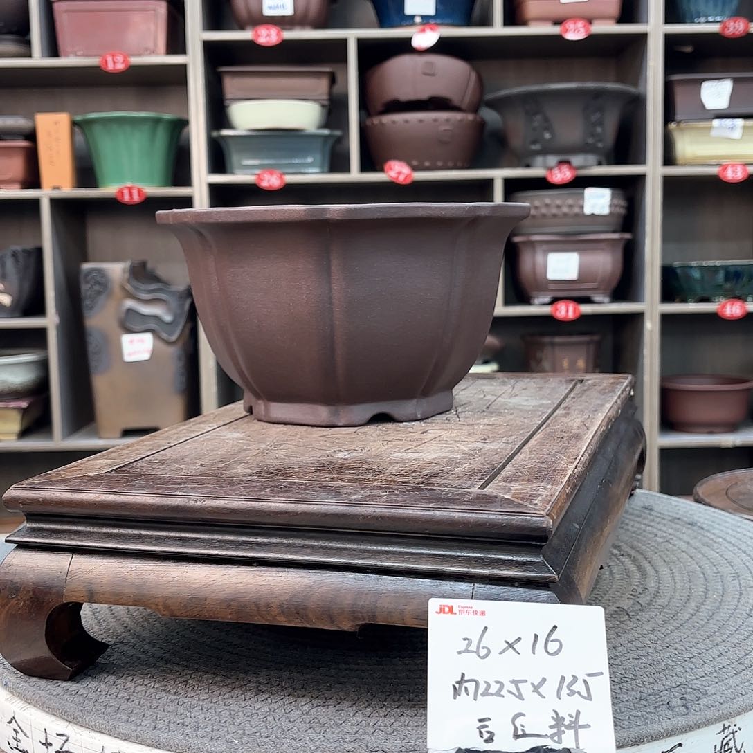 紫砂花盆泊*紫砂的颜色很好看