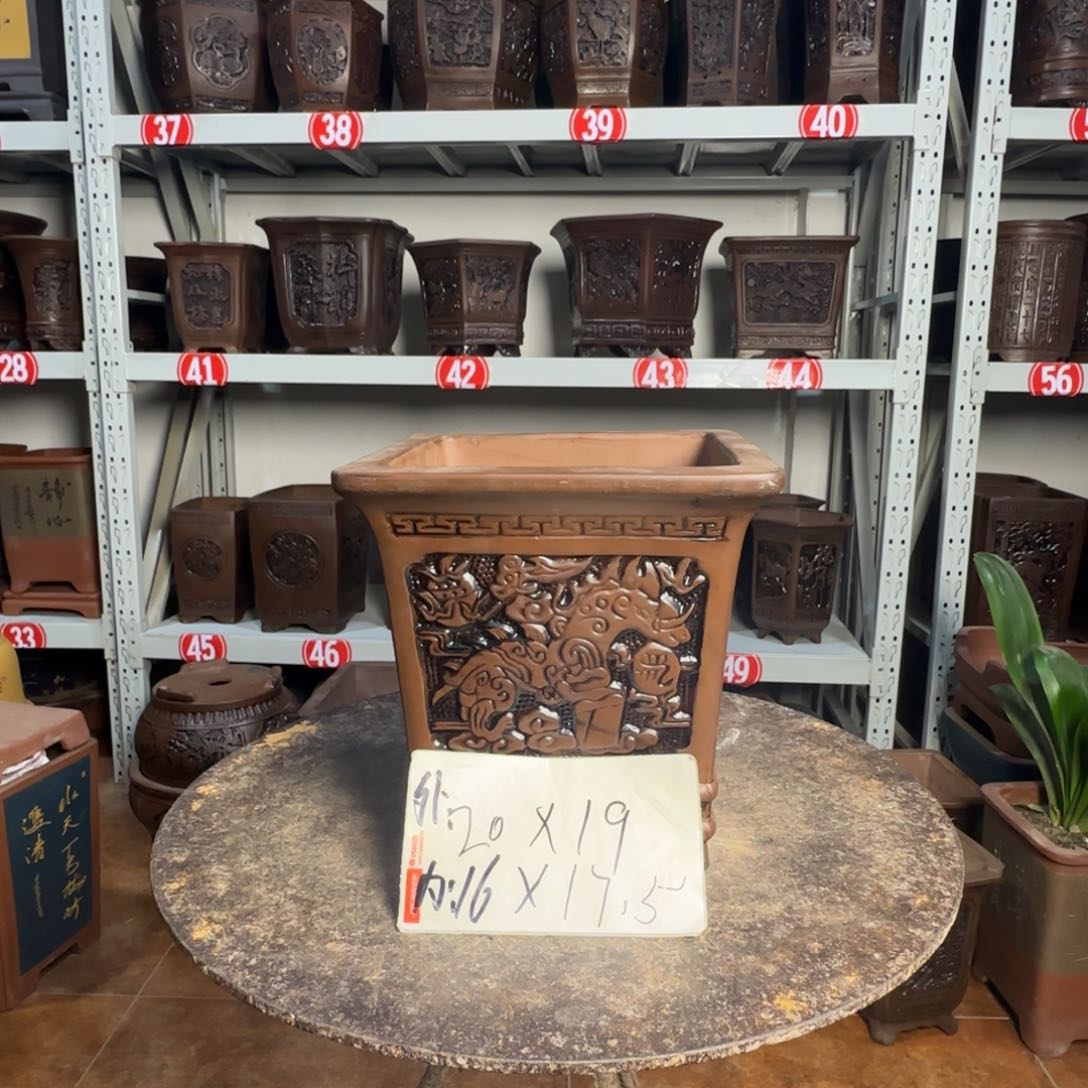 紫砂花盆，有1厘米左右尺寸差距，有色差