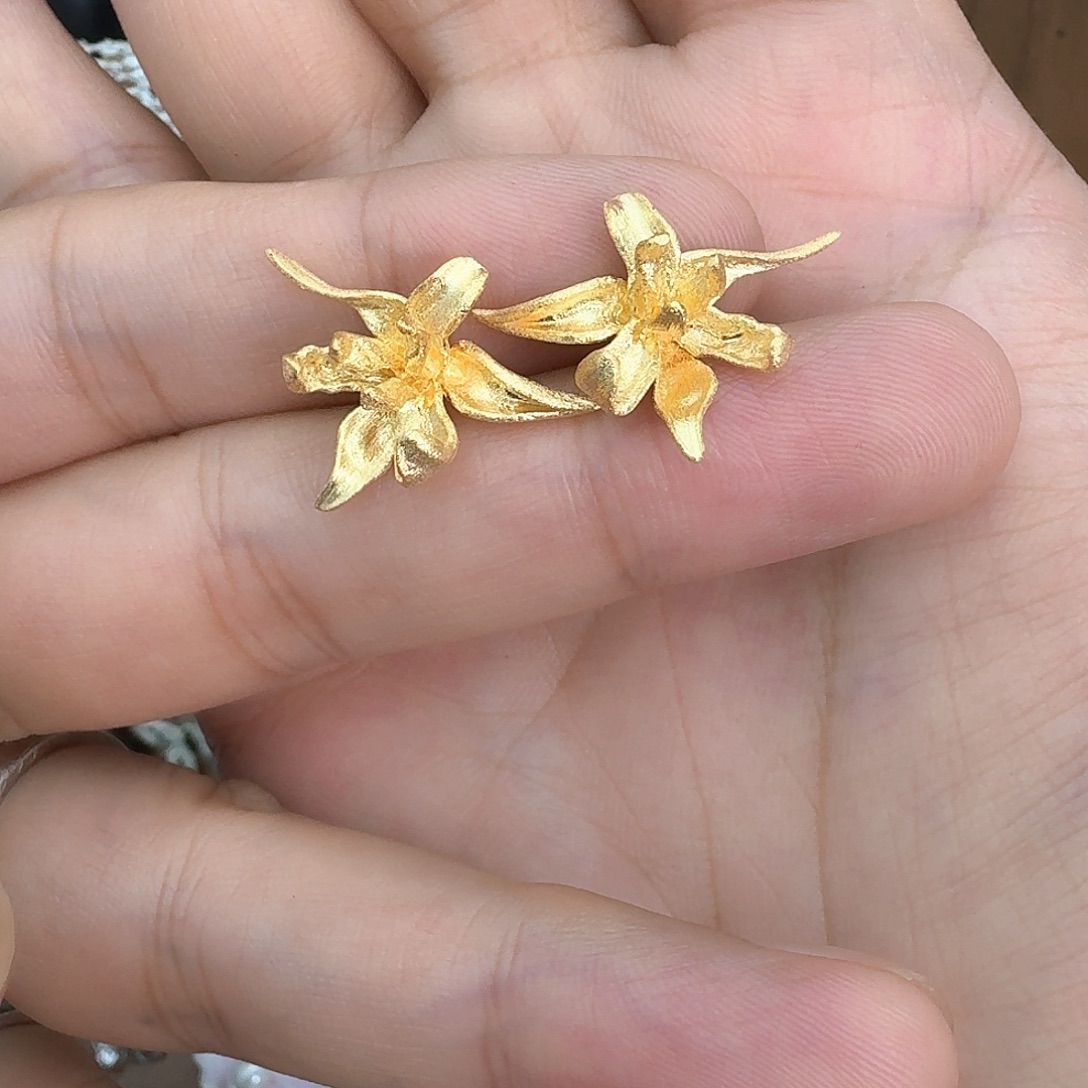 无足银金色鸢尾花耳钉