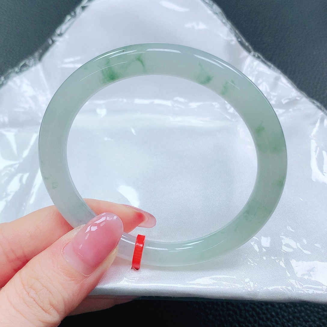 翡翠手镯未镶嵌53圈