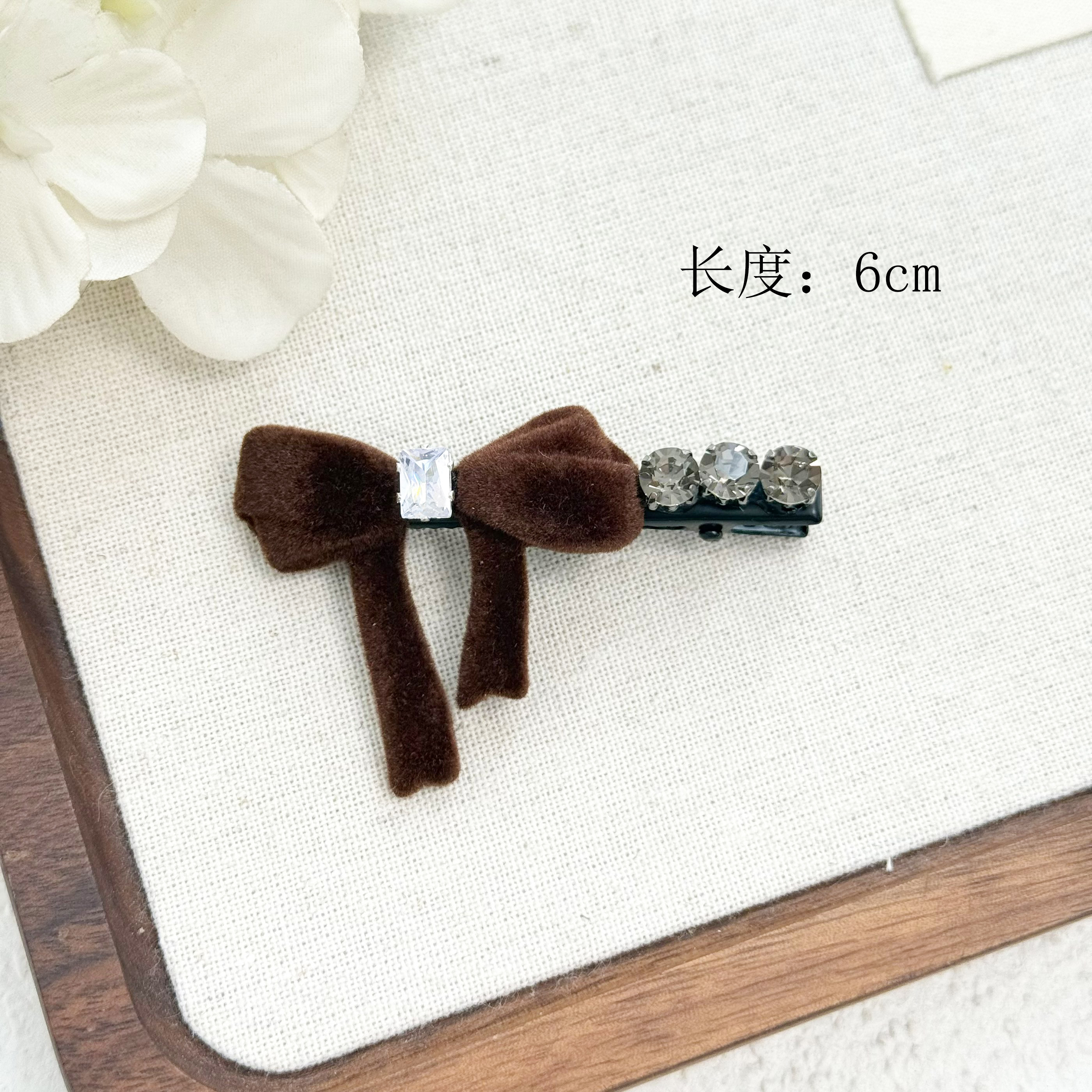 BAOSHATI/宝莎缇F-686高级感植绒蝴蝶结满钻侧边鸭嘴夹