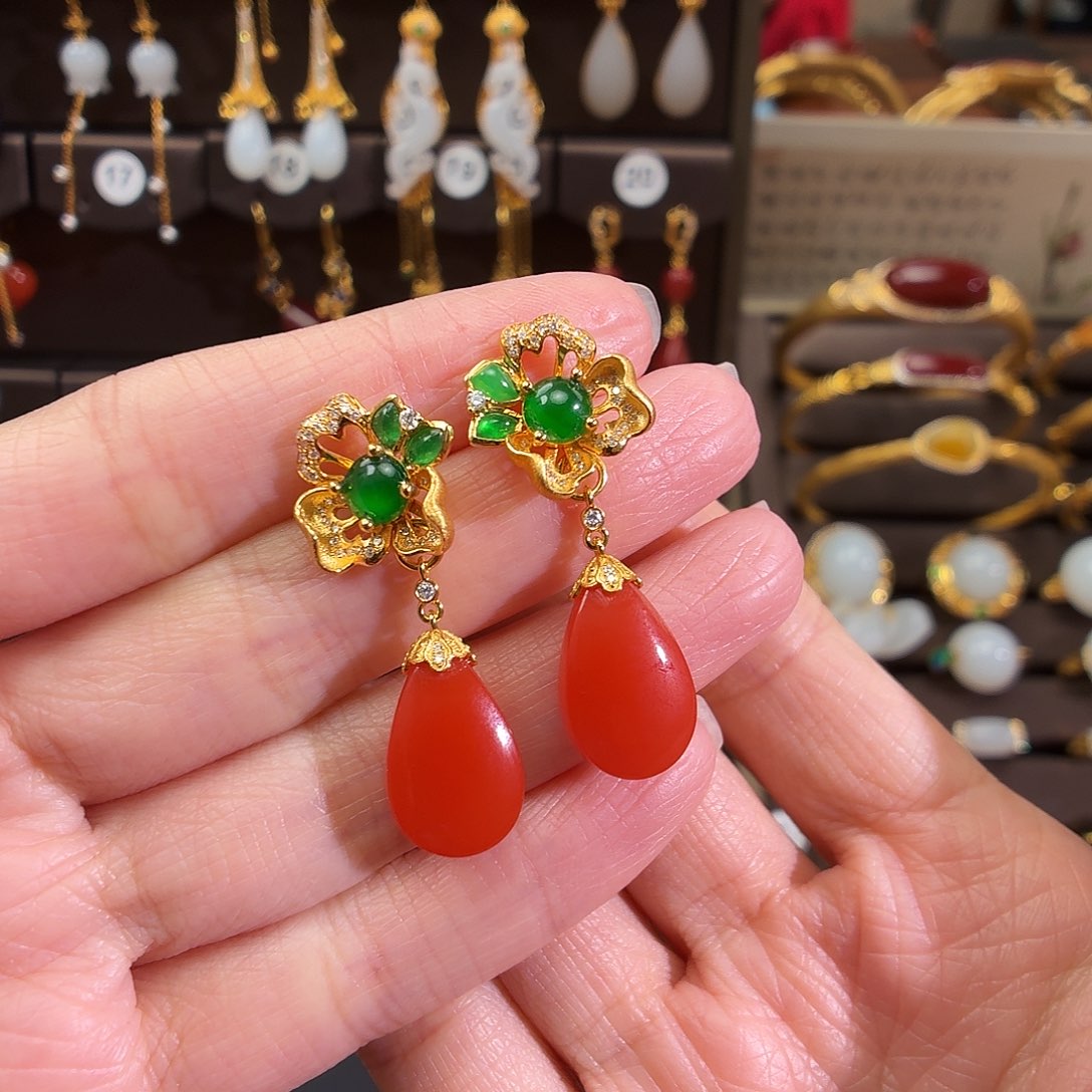 18K金镶嵌耳饰南红玛瑙