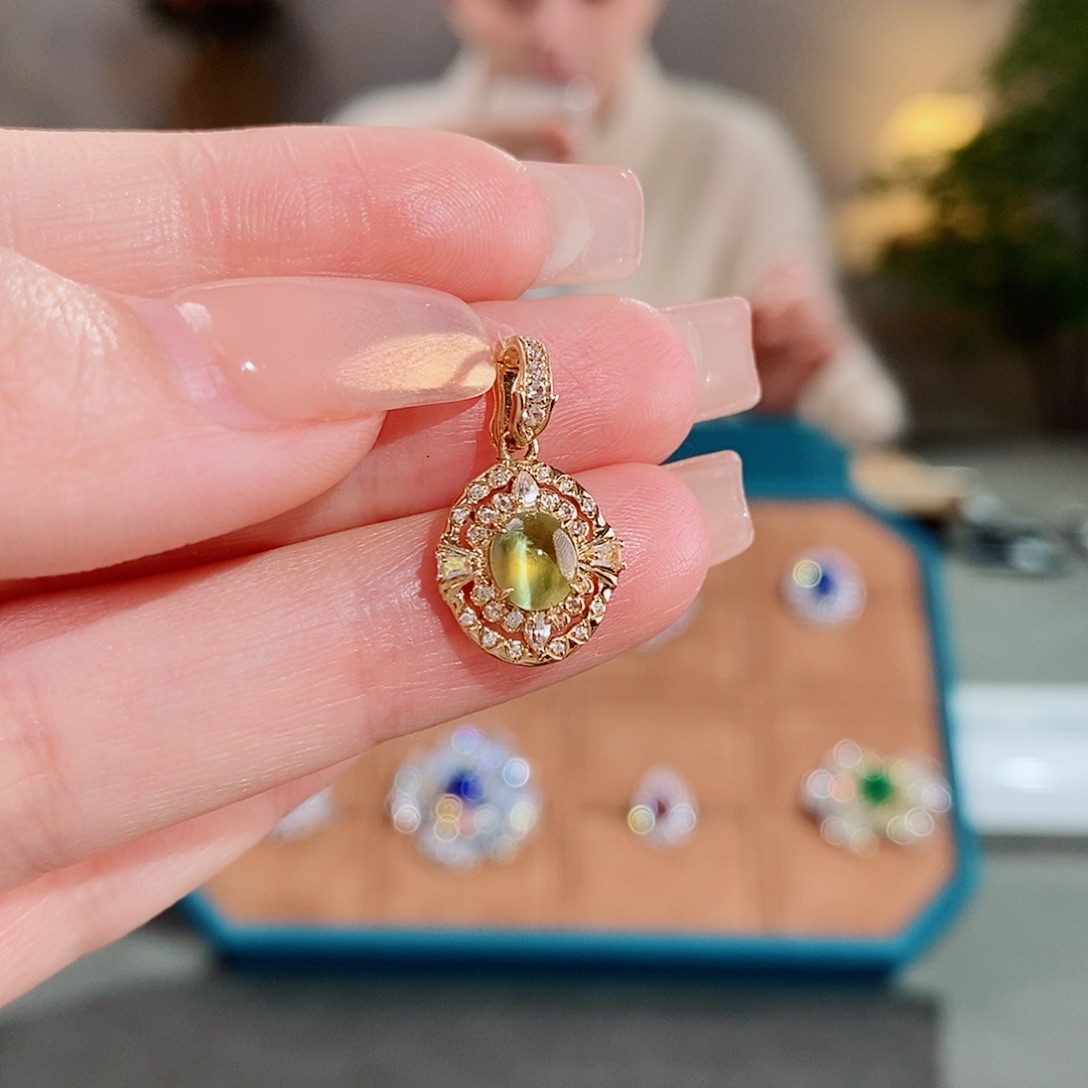 猫眼颈饰18K金镶嵌1.18ct