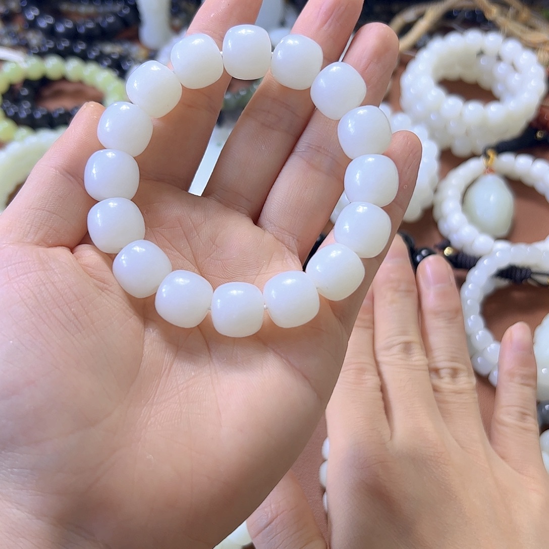 和田玉未镶嵌手串