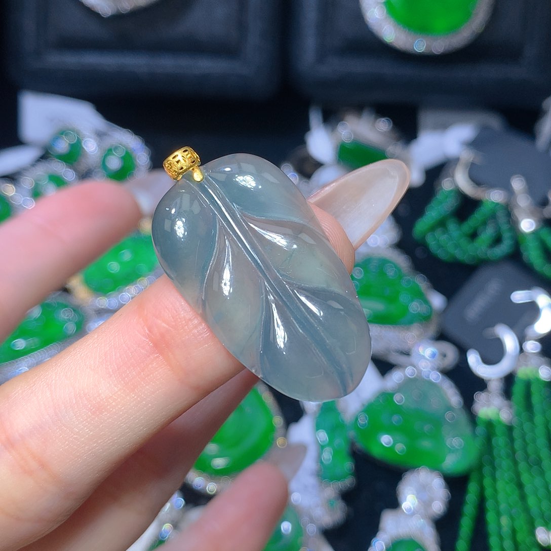 翡翠颈饰18K金镶嵌翡翠