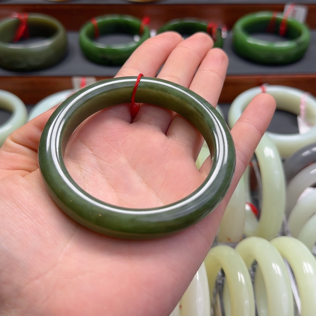 和田玉未镶嵌手镯