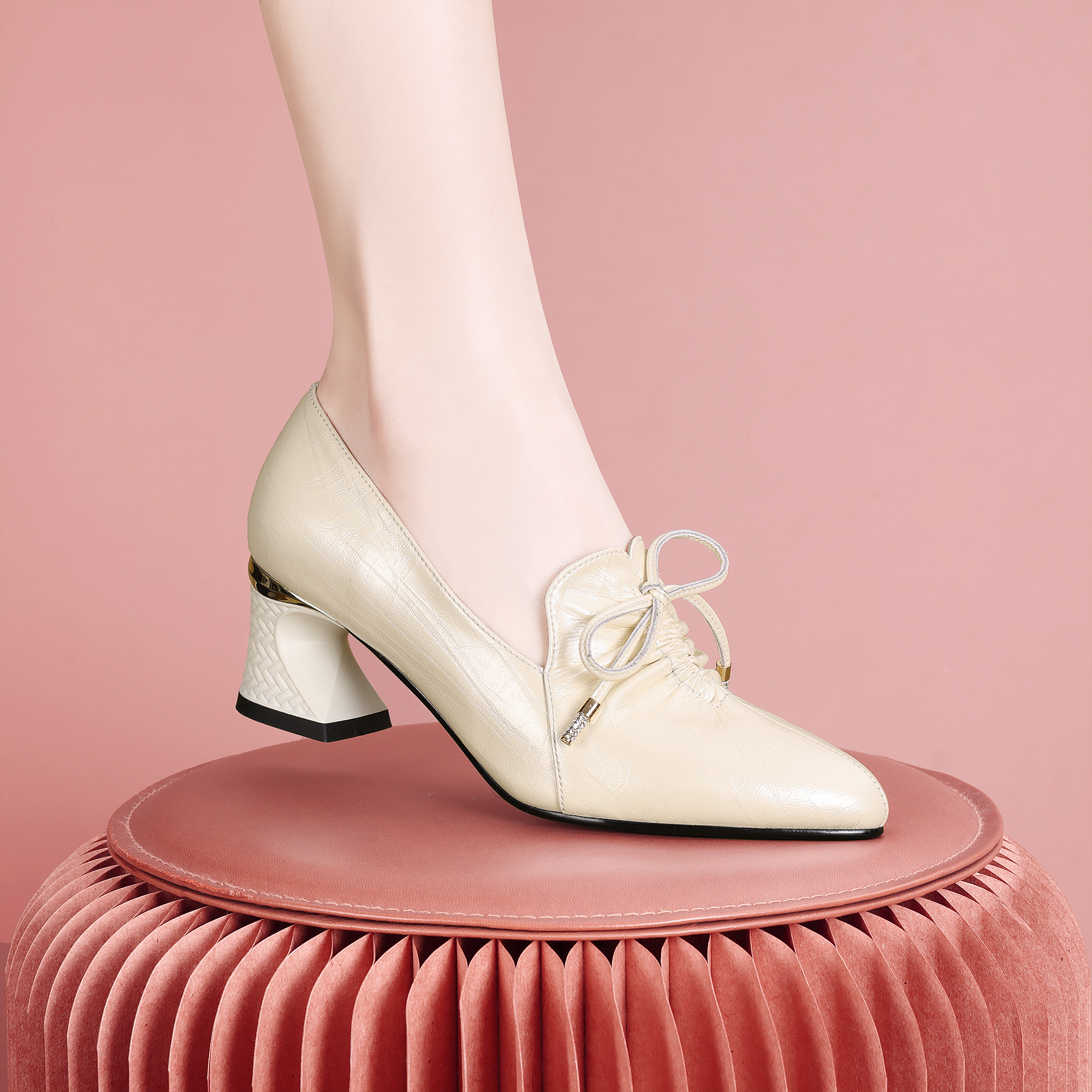 梵芮诗2025年春季新款洋气减龄蝴蝶结中粗跟时尚气质单鞋-Y1052