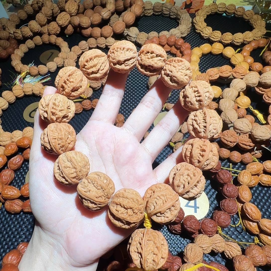 大***圣木质类文玩核桃吊坠磨盘京八棱手持白茬