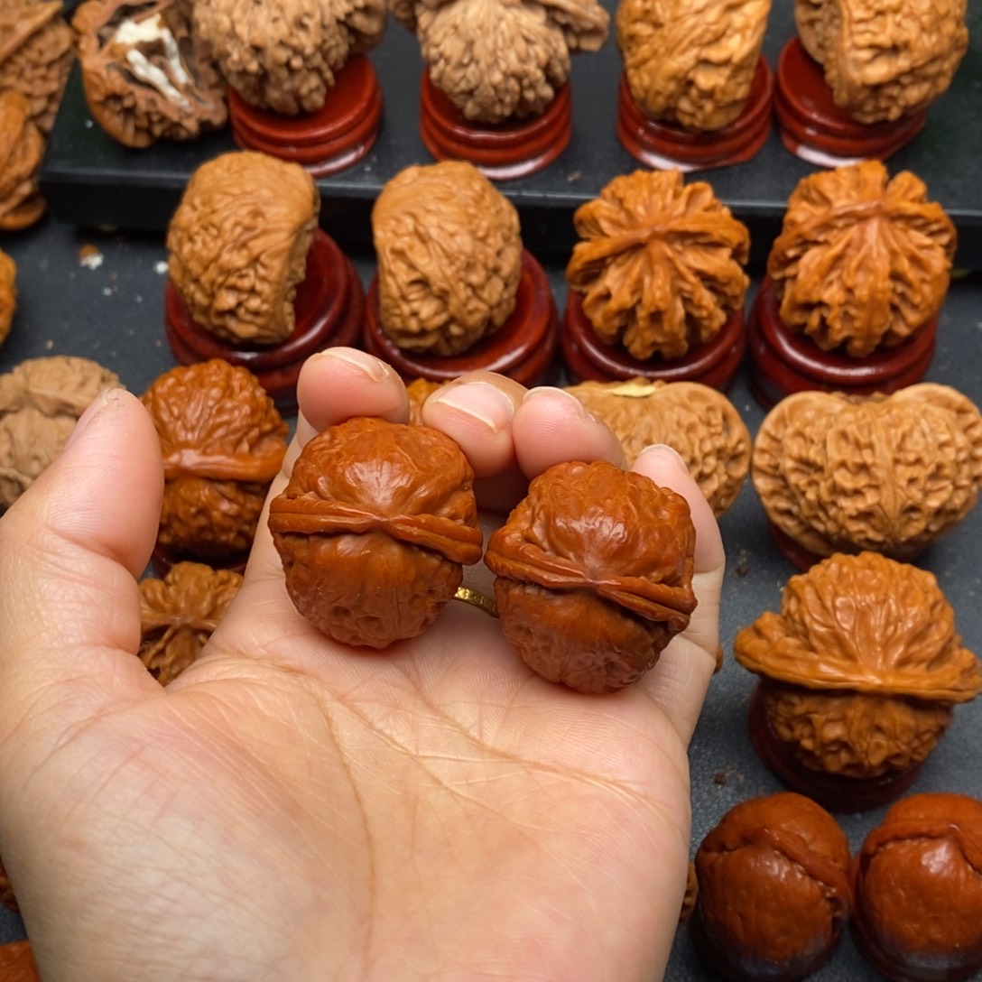 文玩核桃把件蛇皮球